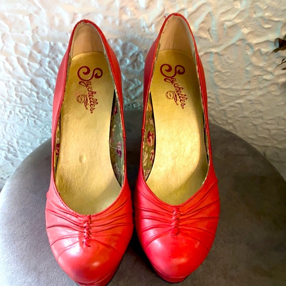 Seychelles Shoes - Vintage Seychelles platform heeled pumps